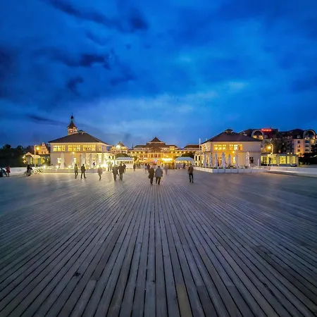 Marina Beachside Апарт-отель *