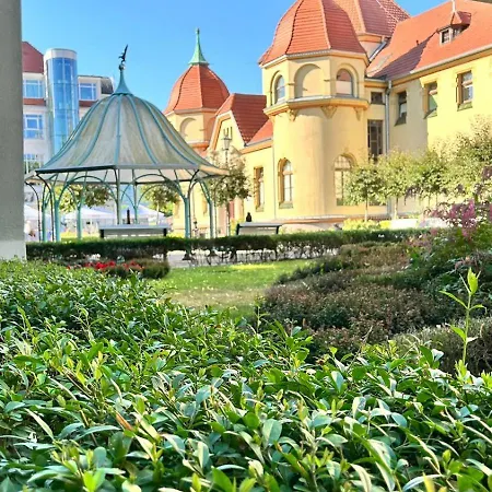 Marina Beachside Апарт-отель *